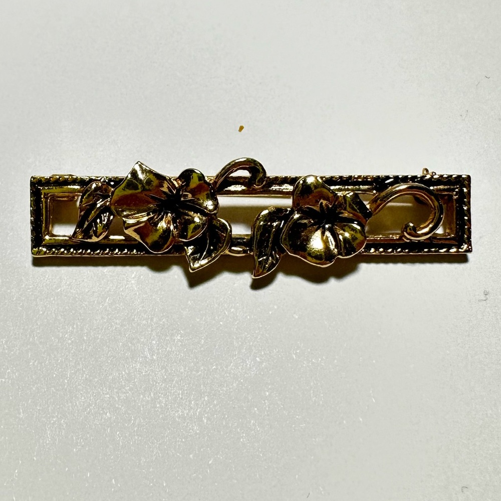 Flower brooch